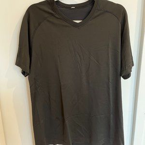lululemon black metal vent tech V neck shirt - size M